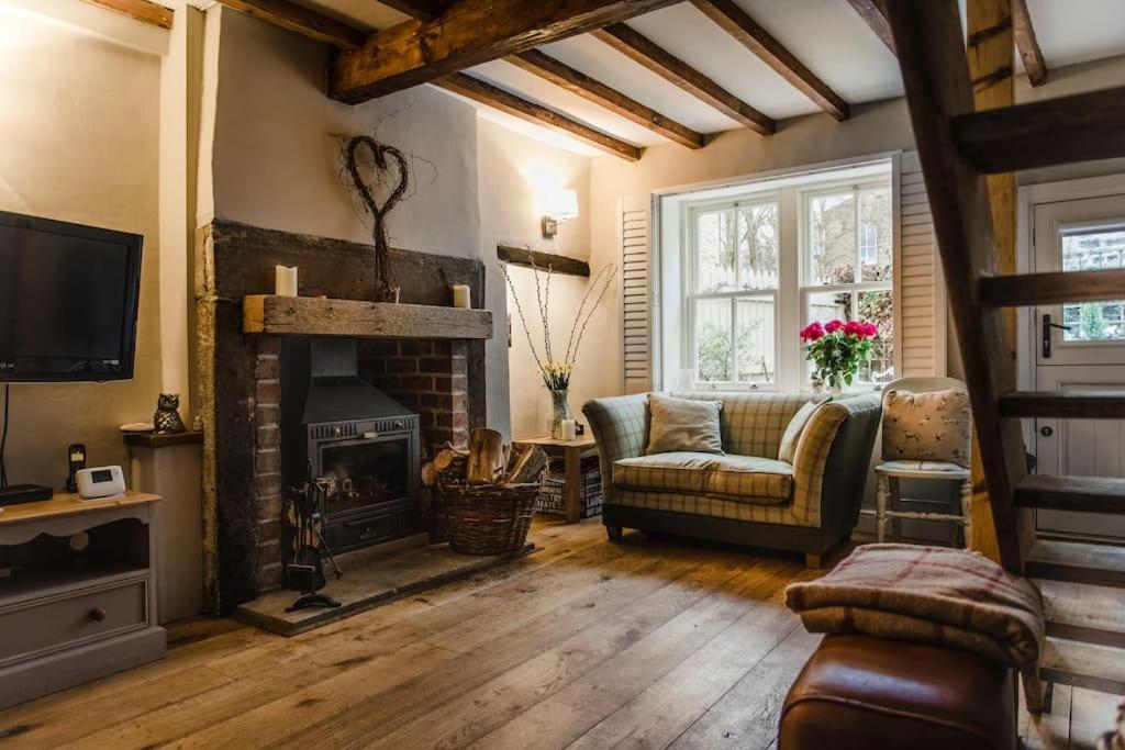 1800 Period Grade 2 Listed Cottage Addingham Exterior photo
