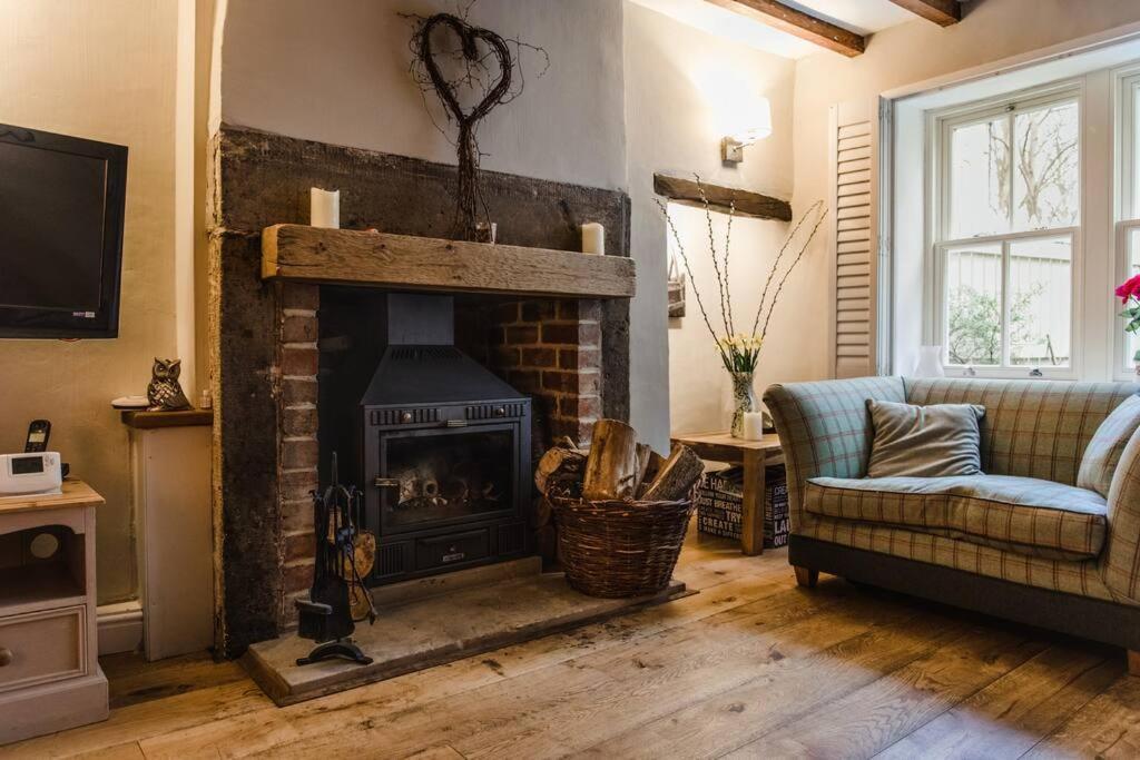 1800 Period Grade 2 Listed Cottage Addingham Exterior photo